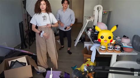 pokimane nip|Pokimane Suffers Wardrobe Malfunction On Stream, Fans Raise。